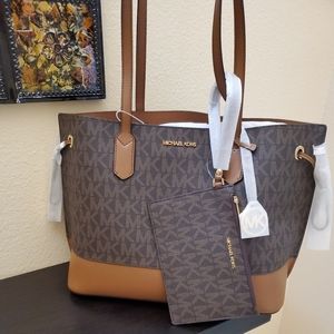 Michael Kors Blakely Large Denim Bucket 
